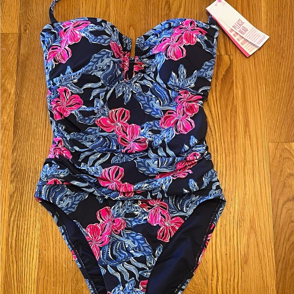 Lilly Pulitzer woman’s swim size 6-NWT